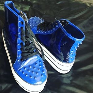 Yru platform sneakers make an offer!